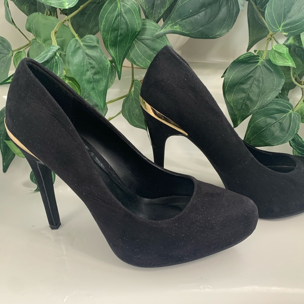 Size 6.5 worn once black heels